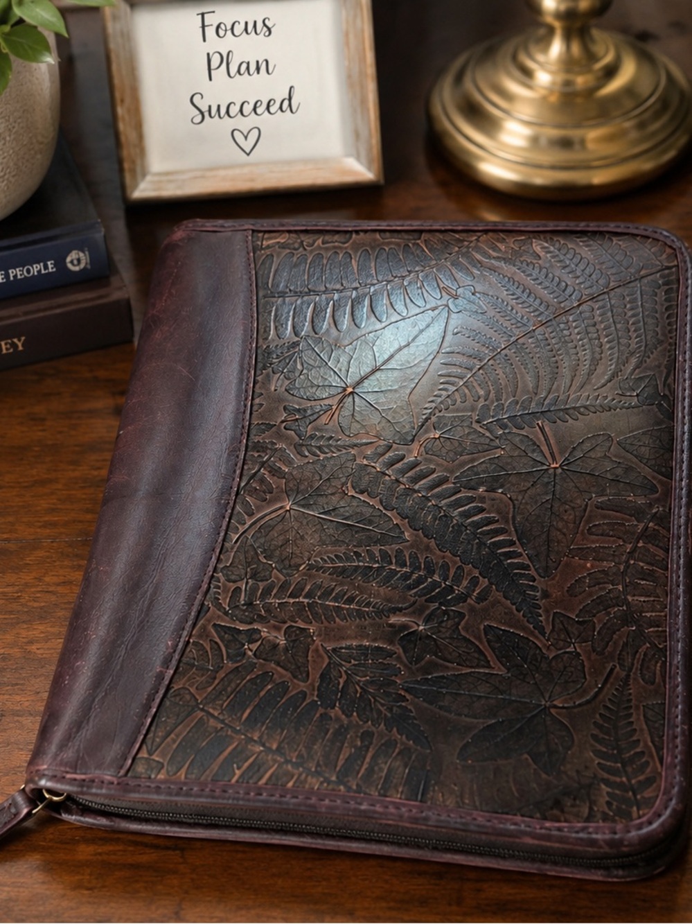 Rare Franklin Covey Leather Leaf Embossed Planner Vintage Gorgeous-Timeless